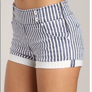 💜🔥SALE😀Free People Striped shorts size 28
